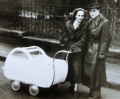 Szántó József és felesége első kislányukkal 1956-ban.jpg
